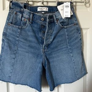 Abercrombie Curve Love 7” Dad Shorts
